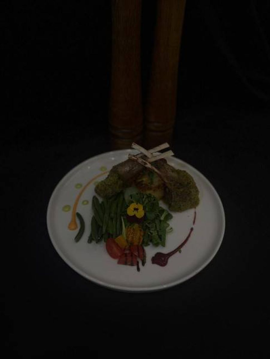 Cotlete de Berbecuț cu Cartofi Gratinați și Fasole Verde